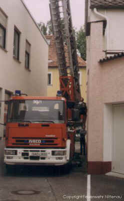 DLK in enger Gasse